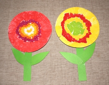 kwiaty z papierowych talerzyków